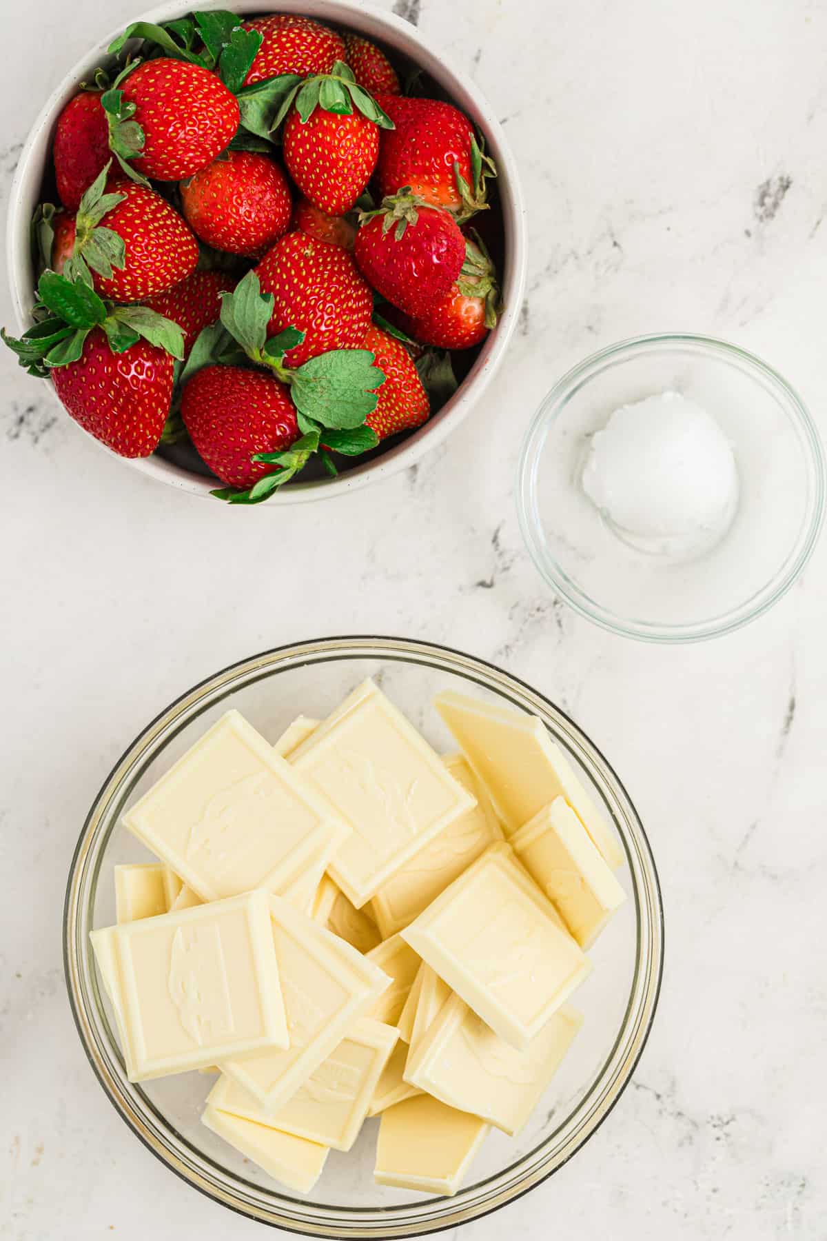 White chocolate, fresh strawberries, coconut oil.
